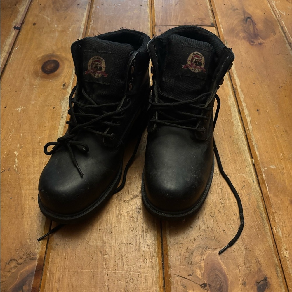 Men’s 11W black steel toe boots